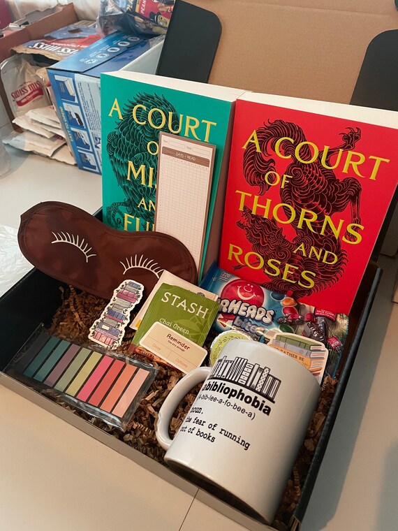 Gift basket for book cheap lovers