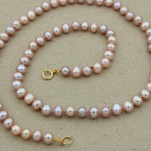 Gold clasp pearl necklace