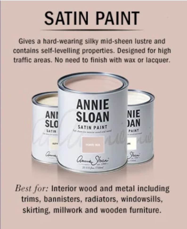 Peut inclure: Gros plan sur trois pots de peinture portant l'inscription "Annie Sloan Satin Paint". Les pots sont dans des tons de blanc, rose et gris. Le texte "Best for: Interior wood and metal including trims, bannisters, radiators, windowsills, skirting, millwork and wooden furniture." est situ&eacute; sous les pots.