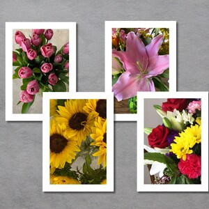 Tarjetas de felicitación con foto de 5 x 7 con motivos florales, interior en blanco. Juego de 4 con sobres