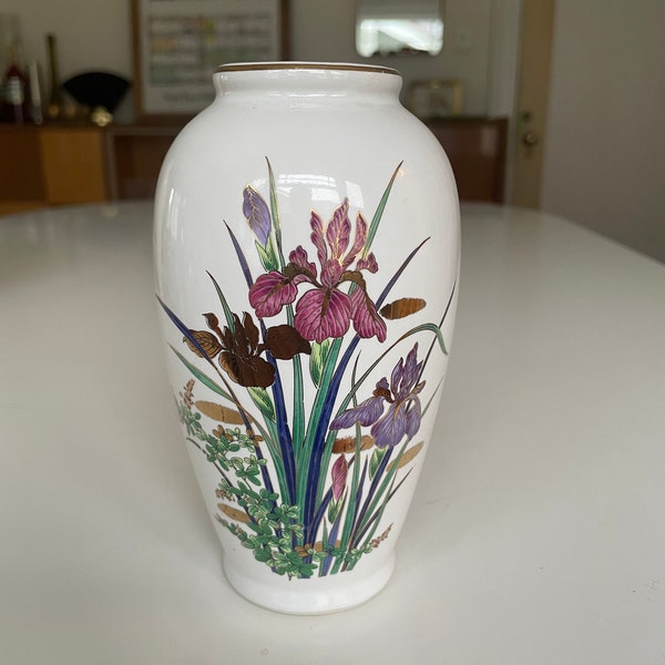 Vintage Iris Vase 6.5” tall made in Japan