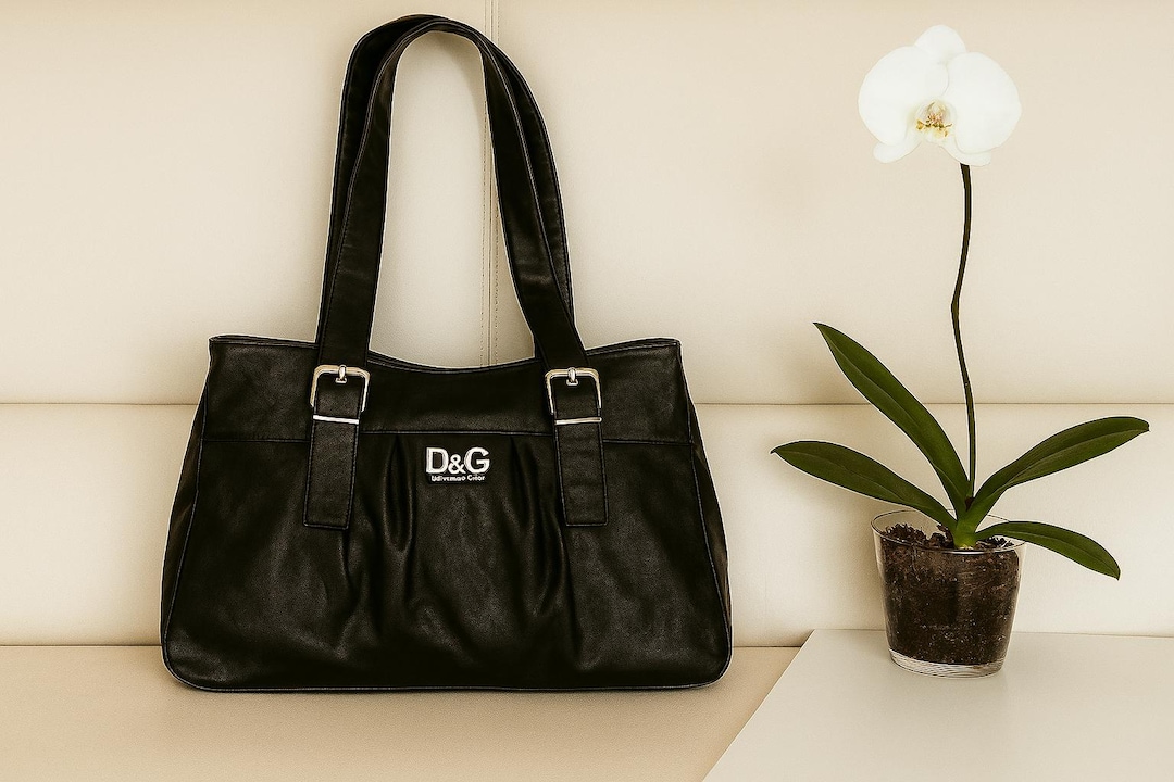 dolce & gabbanaブラックショルダーバッグ　バック archive Vintage Dolce & Gabbana Leather Shoulder Bag – Platinum Hardware