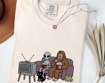 Funny Cryptid Shirts, Sasquatch Alien Movie Night Tee, Cryptidcore T-shirt, Vintage Sasquatch, Cryptidcore Apparel, Cryptid Lover Gift