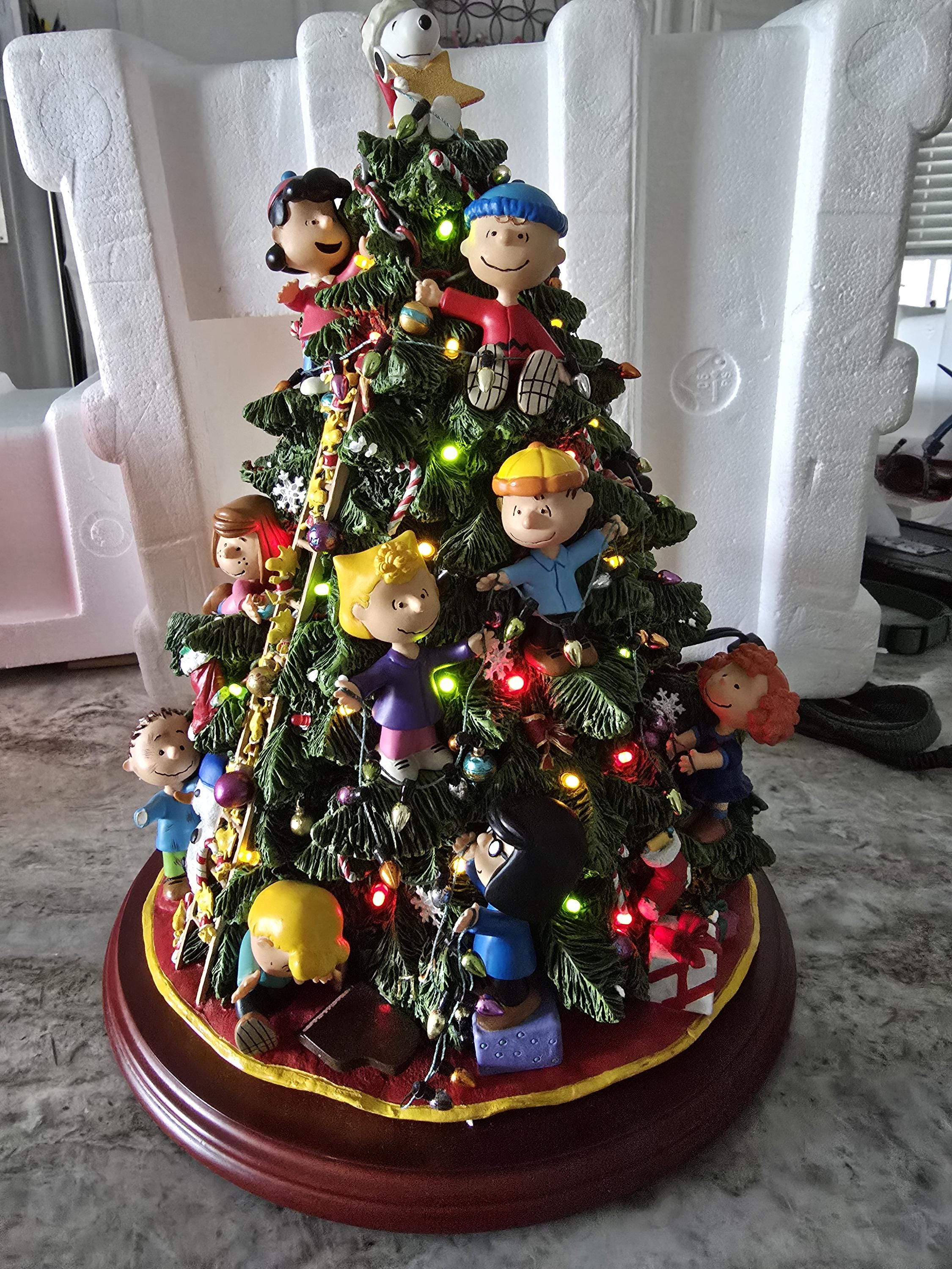 Danbury mint社製　peanuts スヌーピー クリスマス　ツリー Danbury Mint Metal Christmas Tree With 6 Miniature Ornaments