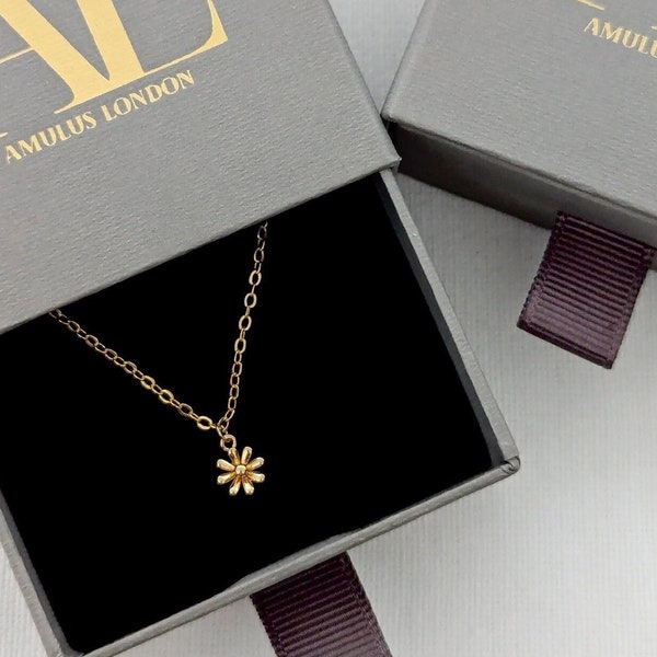 Dainty Daisy Necklace Gold, Daisy Charm Necklace, 18k Gold Plated Flower Necklace, Minimalist Daisy Pendant, Gold Necklace, Floral Charm