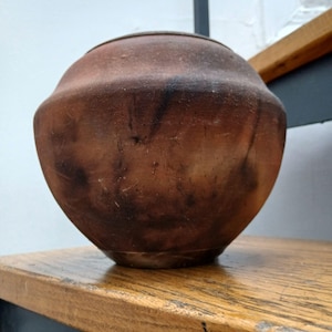 Western Raku Fired Pottery Vessel: Matte Finish, Signed
