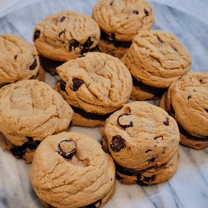 18 Assorted Homemade Cookies image 2