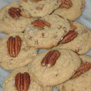18 Assorted Homemade Cookies image 3