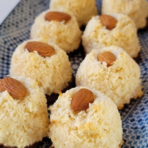 18 Coconut Almond Macaroons