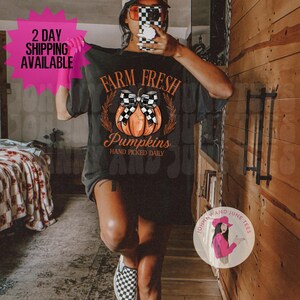 Farm Fresh Pumpkins T-Shirt, Fall Pumpkin Graphic Tee, Autumn Harvest Shirt, Thanksgiving Pumpkin Shirt, Halloween Pumpkin Top