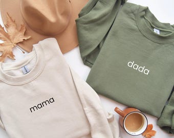 Sudadera "Mamá Papá", regalo para mamá primeriza, camiseta para anunciar el embarazo, atuendo para baby shower, camiseta "Mamá Papá" con tipografía sencilla, camiseta familiar a juego