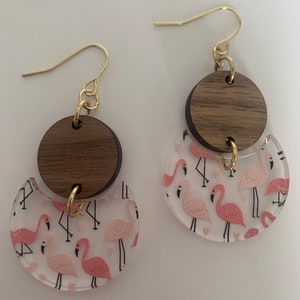 Flamingo Dangle Earrings, Summer Earrings, Spring Earrings, Flamingo Earrings, Gifts for her, Pink Earrings, Wood and Acrylic Earrings.