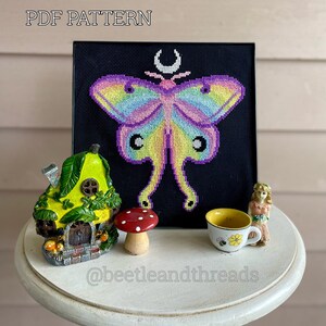 Patrón de punto de cruz Rainbow Luna Moth PDF Descarga instantánea