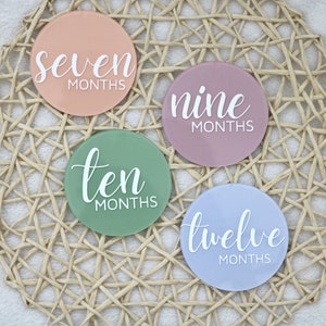 12 marqueurs d'étape simples pour bébé, marqueurs d'étape de 4 po, étapes de 12 mois, étapes personnalisées, étapes mensuelles de bébé, cadeau de nouveau-né