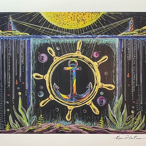 Könnte beinhalten: Eine farbenfrohe Illustration eines Ankers mit einem Regenbogenmuster, umgeben von einem goldenen Steuerrad. Der Anker ist vor einem schwarzen Hintergrund mit einer blauen und grünen Unterwasserszene platziert. Das Bild ist von einem weißen Rahmen umgeben und mit "Reece Hartman" signiert.