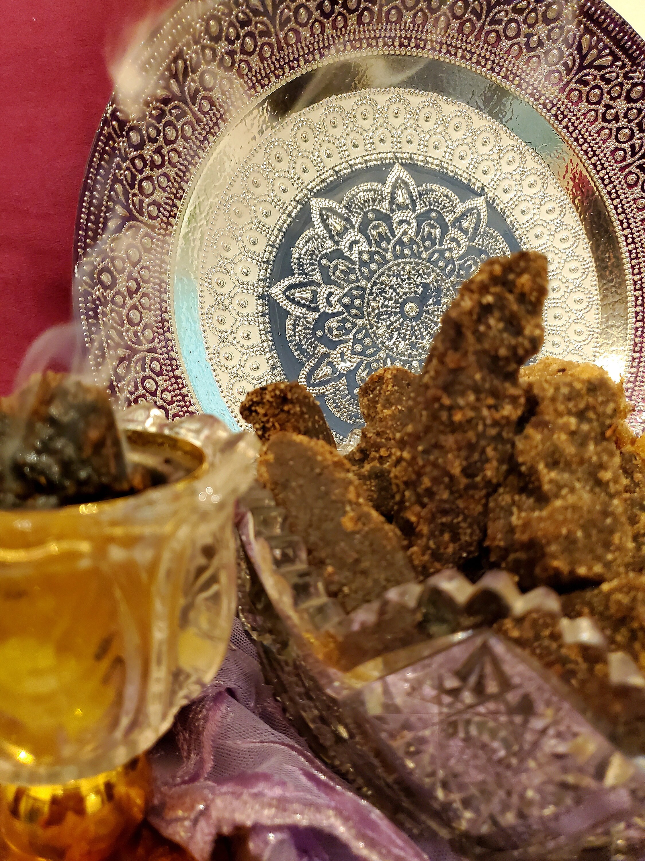 Bakhour Rocks Enticing Aromatic and Authentic Uunsi Bakhoor INCENSE and Fragrance ...