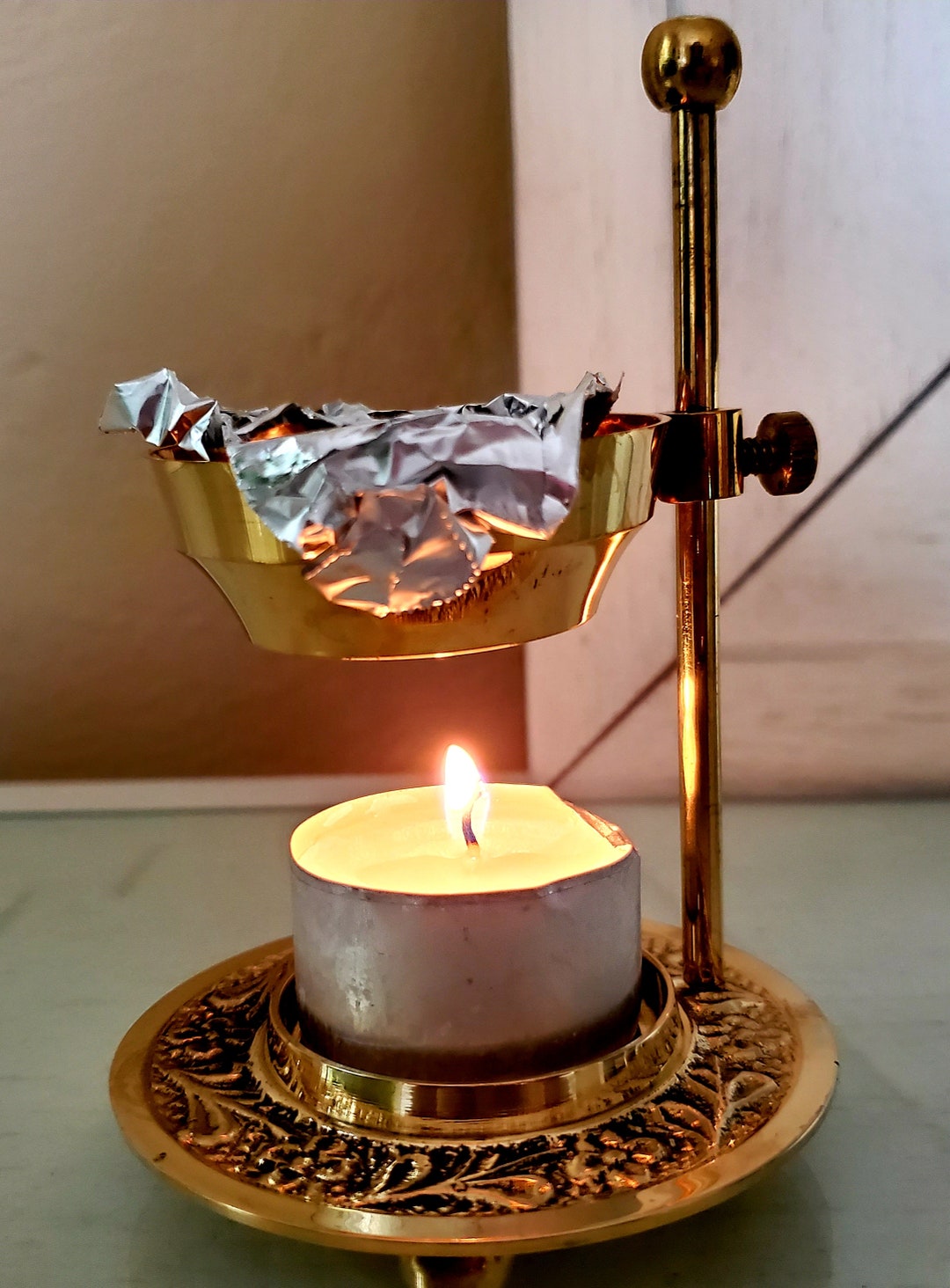 This Uunsi Bakhoor Incense Burner Allows You to Adjust the Heat