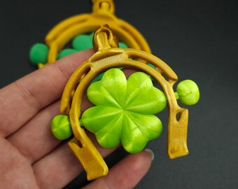 Luck in Your Pocket: Golden Horseshoe Keychain with Spinning Clover Charm