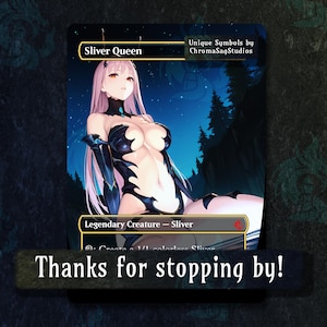 Peut inclure: Une carte illustrée d'une femme aux cheveux roses et vêtue de noir. La carte est intitulée "Sliver Queen" et "Legendary Creature - Sliver". Le texte "Unique Symbols by ChromaSagStudios" est également présent. Le bas de la carte indique "Thanks for stopping by!"