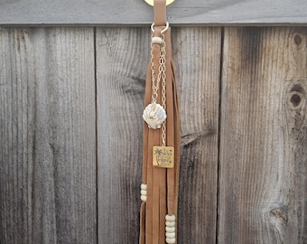 Bolso de mano con borla, colgante de flecos de cuero, pieza llamativa, estilo playero, mi lugar feliz, bolso con borla y cadena dorada.