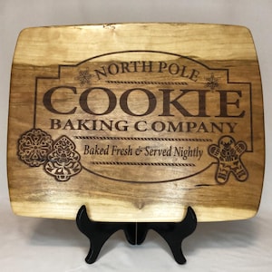 Snij-/charcuterieplank van North Pole Baking Co. gemaakt van lokaal kersenhout.