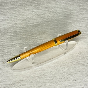 Met de hand gedraaide pen in Graduate-stijl van binnenlands duurzaam Sweetgum-hout.