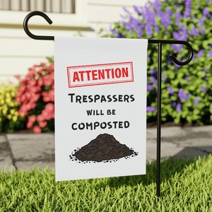 Atención Intrusos serán Compostados _ Garden & House Banner