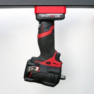 Suporte magnético para tampa de bateria Milwaukee M12 (High Output 5.0 / XC)