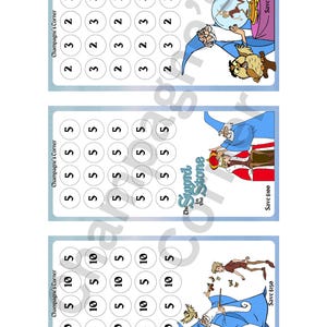 Puede incluir: Tres tarjetas de juego coloridas con personajes de "The Sword in the Stone". Cada tarjeta tiene una cuadrícula de círculos con números e ilustraciones de Merlín, Arturo y otros personajes. El texto incluye "Champagne's Corner" y cantidades de ahorro.