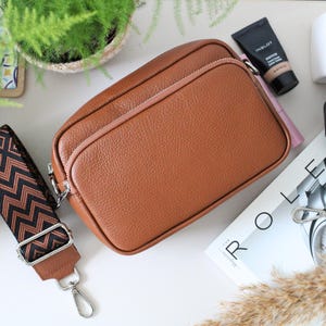 Sac à bandoulière en cuir avec bandoulière à motif : sac à bandoulière réglable