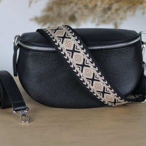 Schwarze Leder Bauchtasche für Frauen mit extra gemusterten Trägern, Leder Schultertasche, Crossbody Tasche mit verschiedenen Größen