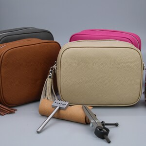 Leder Crossbody Schultertasche für Frauen mit extra gemusterten Riemen, Leder Schultertasche, Crossbody Bag mit verschiedenen Farben