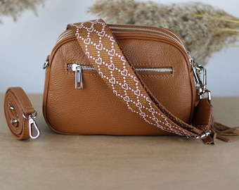 Cognac-braune Leder-Umhängetasche für Frauen mit extra gemusterten Trägern, Leder-Schultertasche, Crossbody-tasche mit Reißverschlusstaschen