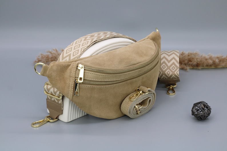 Sac de ventre en cuir taupe en daim pour femmes avec options de sangle à motifs supplémentaires, sac à bandoulière en cuir, sac crossbody avec différentes couleurs image 1