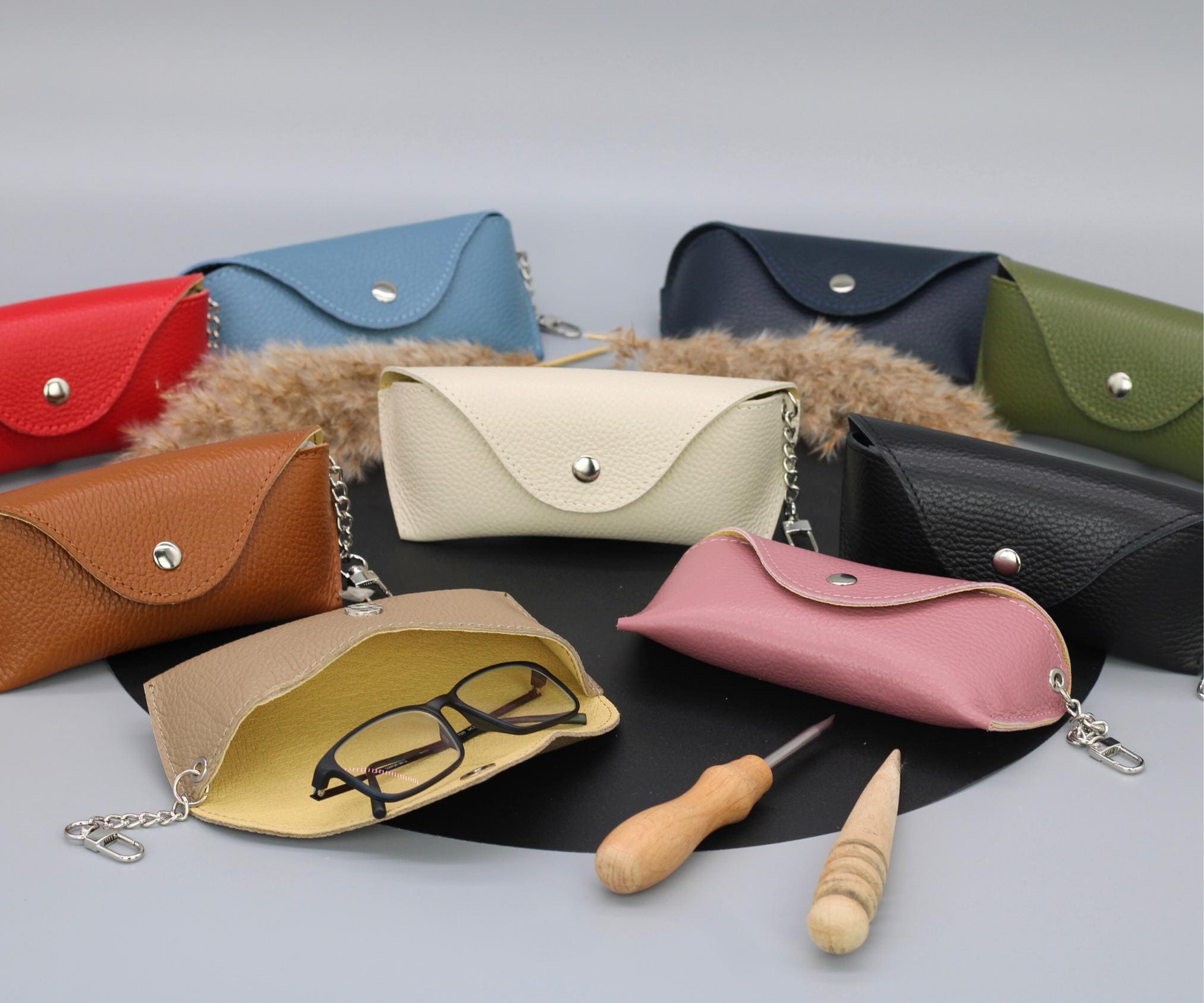 Personalized Leather Eyeglass Case with Chain - Custom Name Sunglasses Holder - Handmade Glasses Pouch in 9 Colors - Unisex Gift