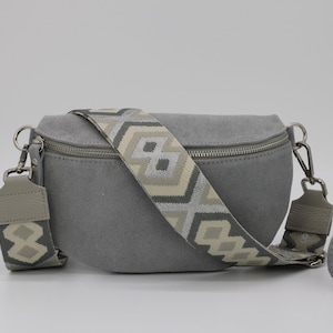 Wildleder Hellgrau Leder Bauchtasche für Frauen mit extra gemusterten Riemen, Leder Schultertasche, Crossbody Tasche mit verschiedenen Größen