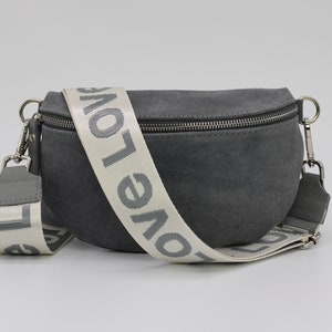 Wildleder Grau Leder Bauchtasche für Frauen mit extra gemusterten Riemen, Leder Schultertasche, Crossbody Tasche mit verschiedenen Größen