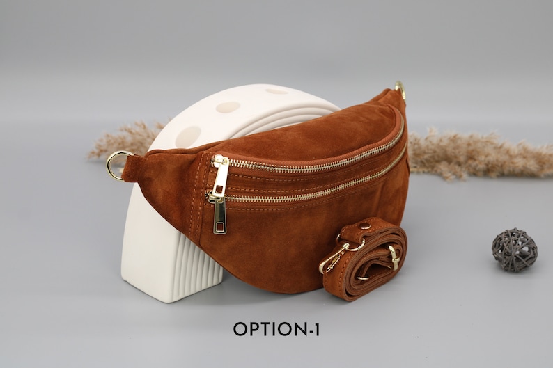 Sac de ventre en cuir en daim brun cognac pour femmes avec options de sangle à motifs supplémentaires, sac à bandoulière en cuir, sac crossbody avec différentes couleurs image 2