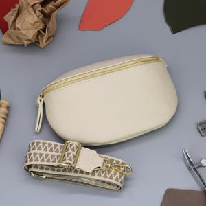 Leder Bauchtasche mit Gold-Hardwares, Frauen Tasche mit extra gemusterten Trägern, Leder Umhängetasche in verschiedenen Größen