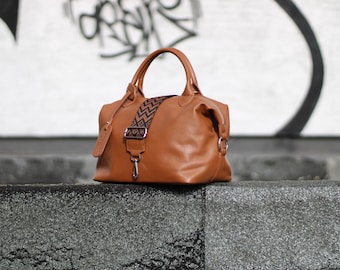 Leather Crossbody Bag: Women's Shoulder Bag with Patterned Straps