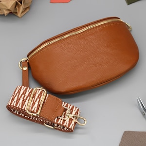 Leder Bauchtasche für Frauen mit Gold-Hardware, Leder Schultertasche mit extra gemusterten Riemen, Umhängetasche mit verschiedenen Größen
