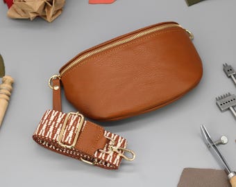 Leren buiktas voor dames met gouden hardware, leren schoudertas met extra bandjes met patroon, crossbodytas met verschillende maten