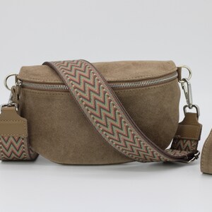 Sac banane en daim taupe foncé pour femme avec bretelles à motifs supplémentaires, sac à bandoulière en cuir, sac à bandoulière de différentes tailles