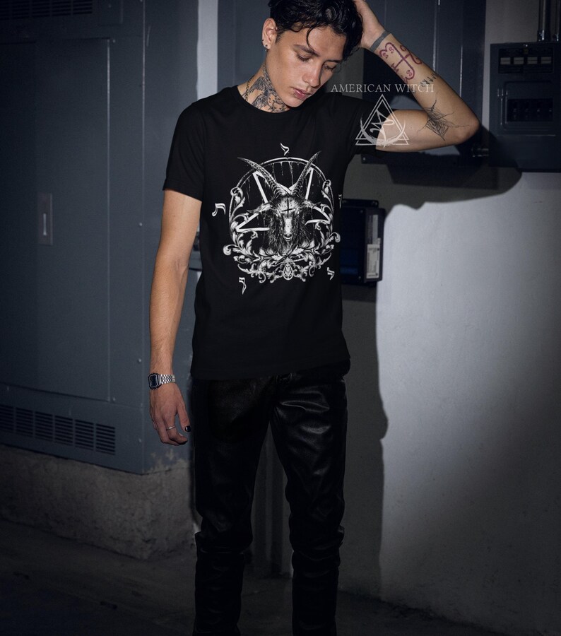 Koszulka z gotyckim pentagramem, koszulka unisex z okrągłym dekoltem Baphomet i Beauty, prezent dla gotów, prezent dla czarownic, koszulka Witchcore zdjęcie 2