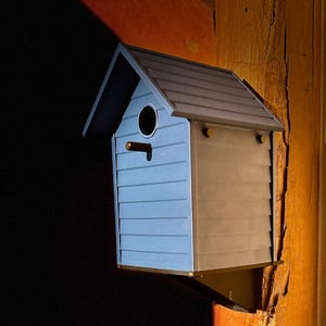 Klassisches Outdoor Vogelhaus mit Halterung & Schrauben | Handgemachter umweltfreundlicher Garten-Nistkasten | Wetterbeständiges PETG