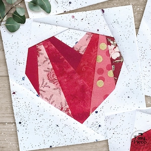 Corazón drapeado en 6 tamaños: 3", 4", 5", 6", 8" y 10". Patrones de paper piecing de base FPP. Descarga en PDF.