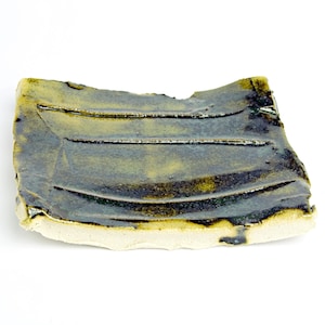 Piatto da portata in ceramica smaltata verde Oribe fatto a mano: gres Wabi-Sabi