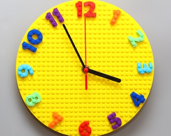 Kolorowy 240 mm okrągły zegar ścienny kompatybilny z LEGO®