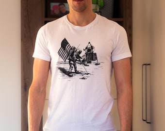 Camiseta de ciencia con astronauta plantando una bandera en la luna: perfecta para científicos y físicos: regalo científico, amante de la ciencia, camiseta espacial