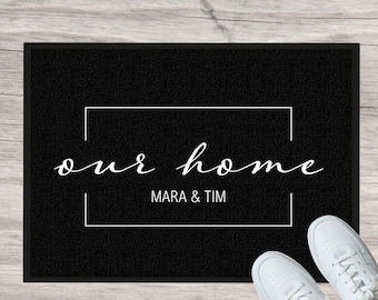 Personalisierte Fußmatte "our home" mit Familienname | Willkommensmatte für die Haustür | Geschenk zum Einzug, Richtfest & Hochzeit